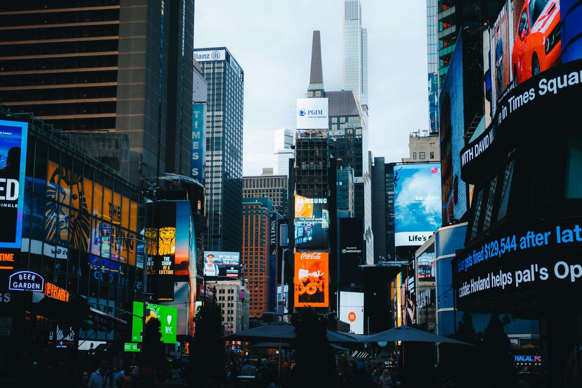 Why Hotcrowd’s Billboard Sharing Program is Perfect for E-Commerce Businesses on a Budget
